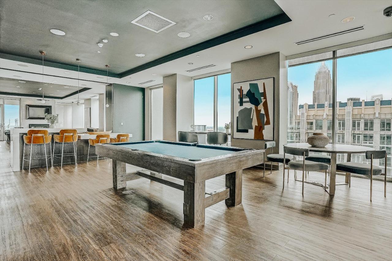 Frontdesk Skyhouse Apts Uptown Charlotte Apartman Kültér fotó