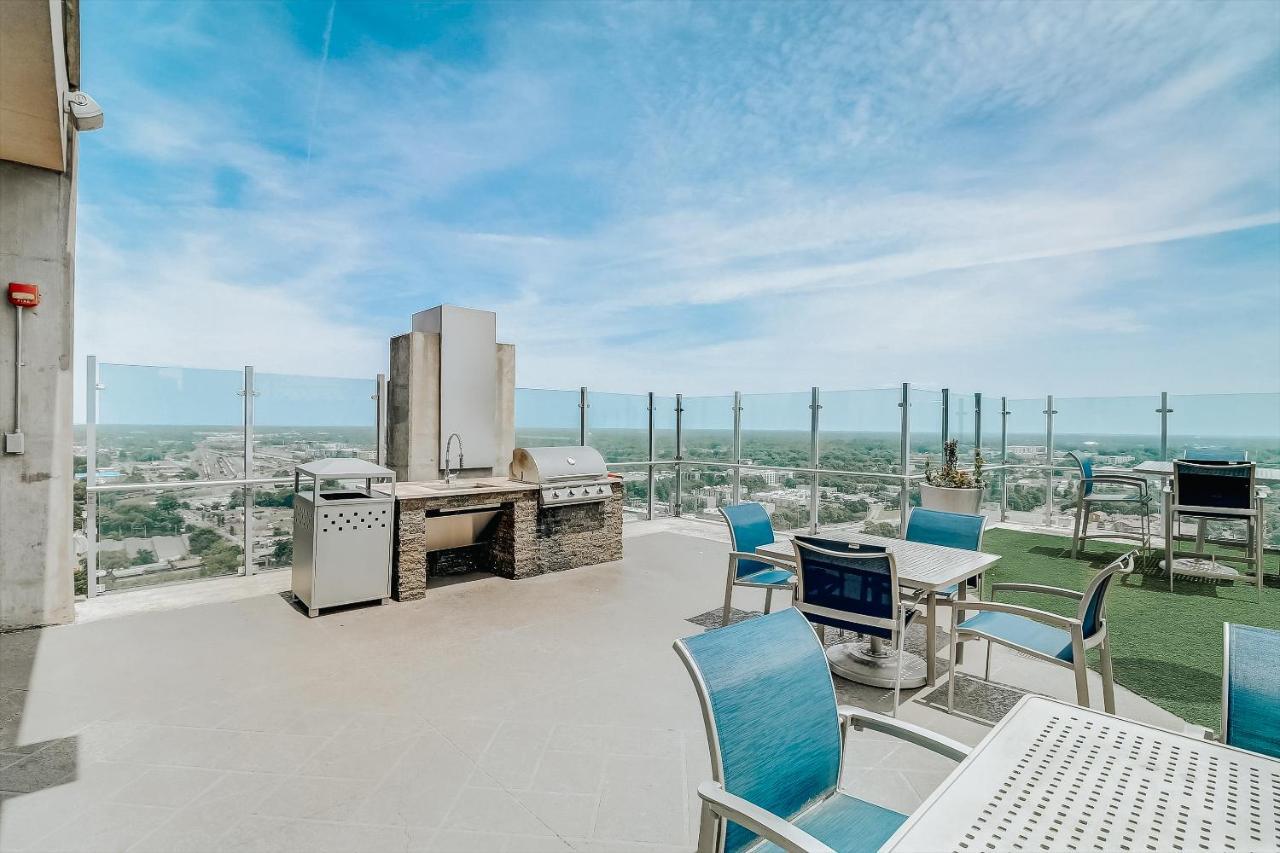 Frontdesk Skyhouse Apts Uptown Charlotte Apartman Kültér fotó